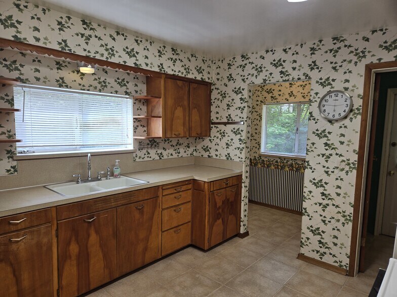 Kitchen and Little Nook - 4005 N 24th St