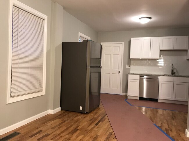 Building Photo - 452 Poplar St