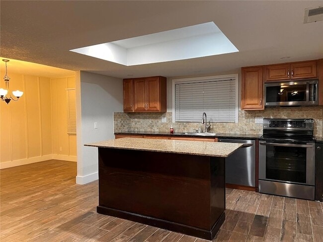 Building Photo - 14715 Bayonne Rd