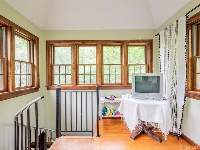 Building Photo - 74 Hilltop Rd