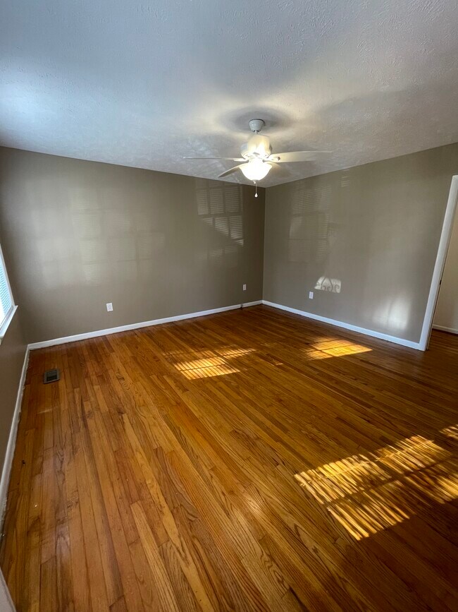 Living Room - 15521 Calhoun Road