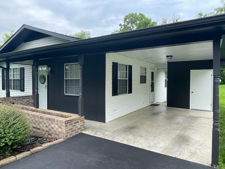Single Car Carport - 309 Shasta Ave