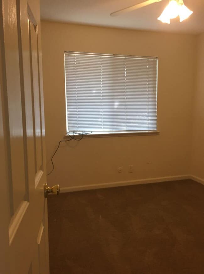 Building Photo - 3 Bed 2.5  Bath House in South Davis