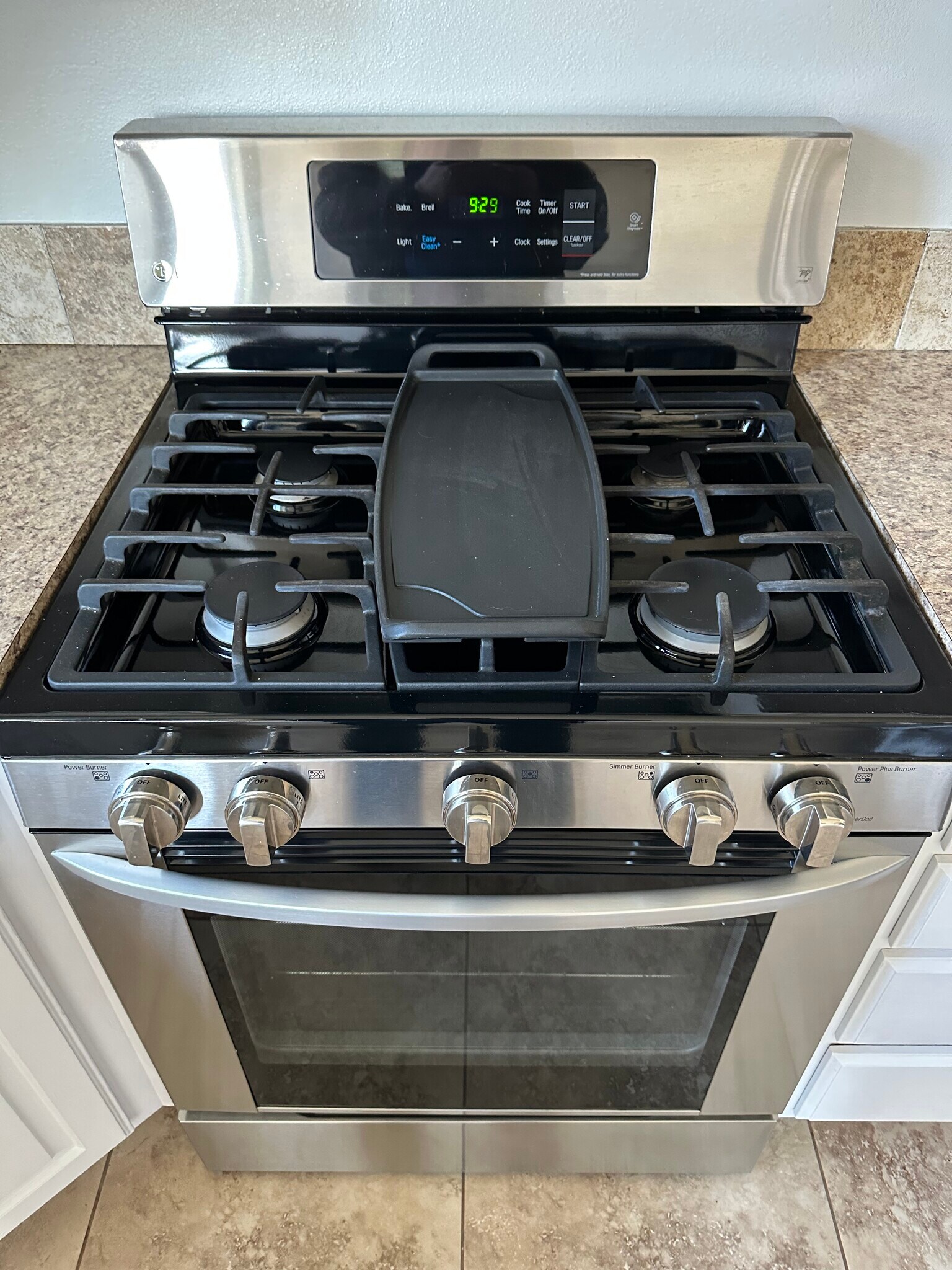 Gas oven with grill - 3081 Jackie Ct