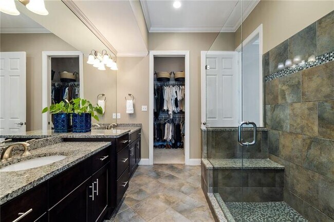 Building Photo - 261 1st St