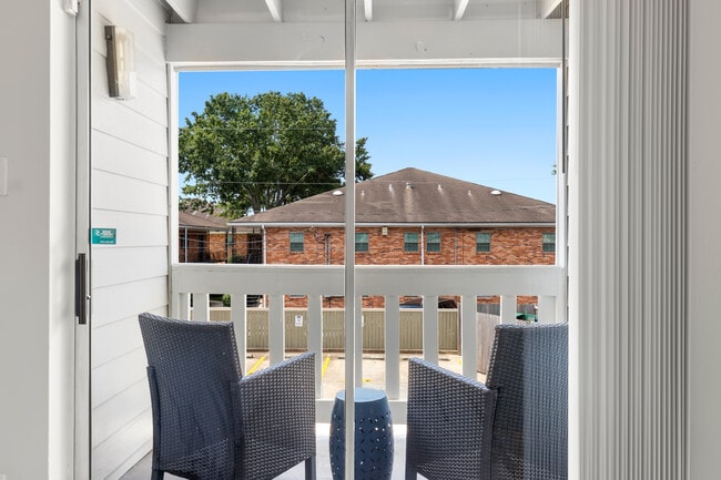 Building Photo - Summit