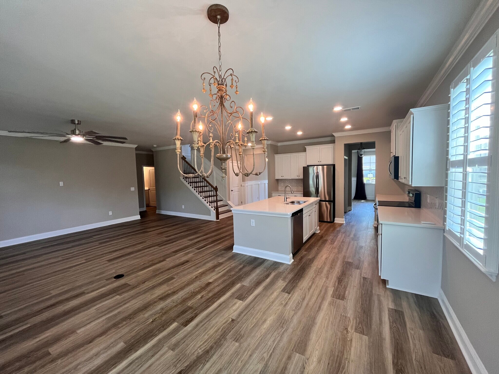 Kitchen and living room - 575 Chatham Ct NW