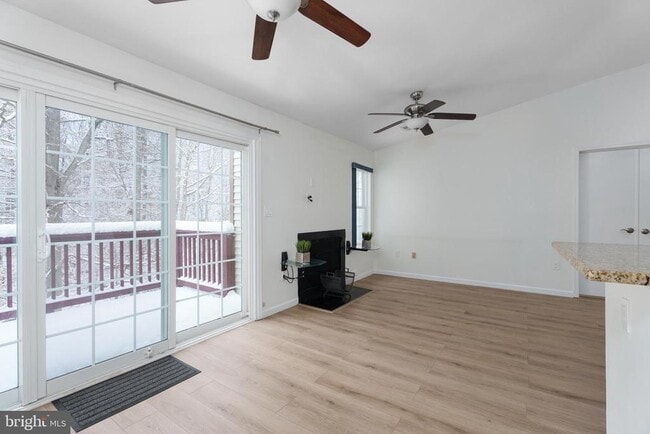 Building Photo - 7123 Elm Ct