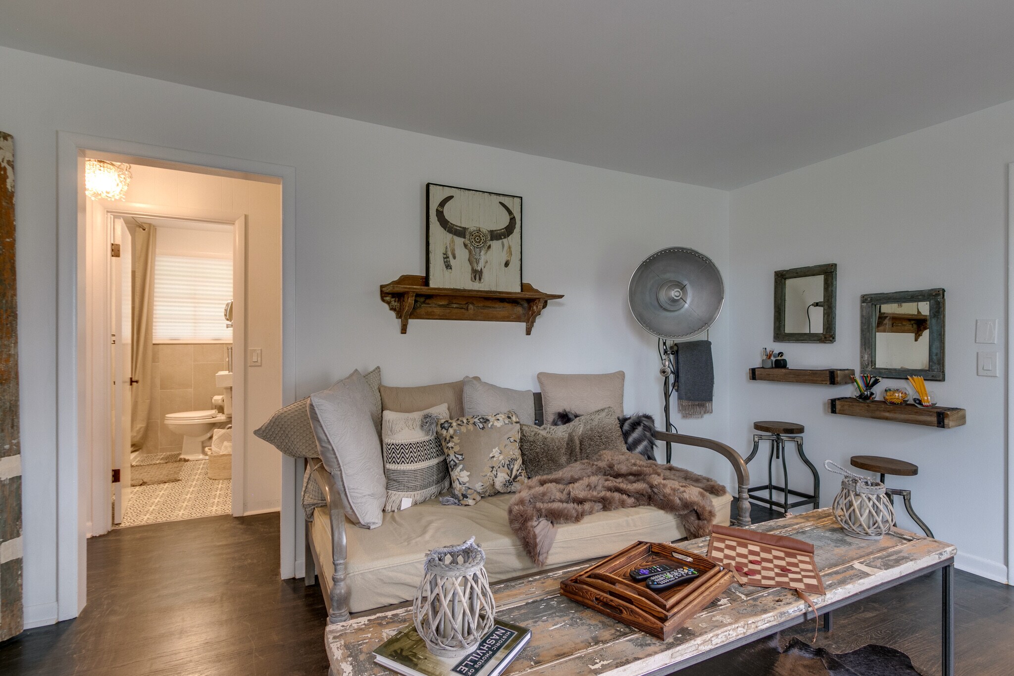 Building Photo - 101 Carnavon Pky