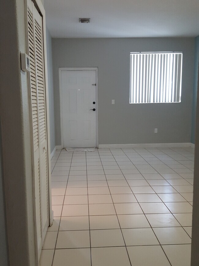 Building Photo - 1663 SE 27th Dr