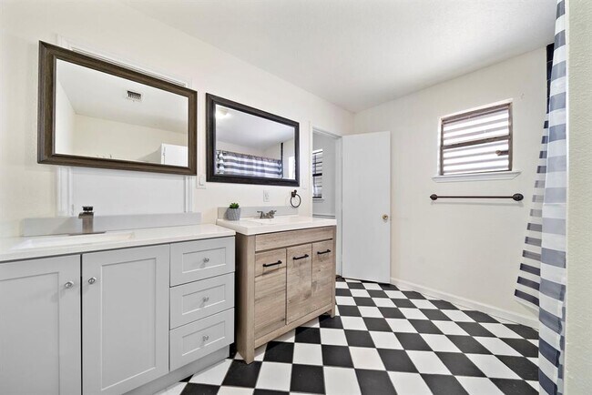 Building Photo - 2128 59th St
