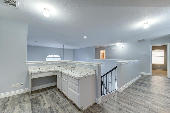 Building Photo - 5002 Laura Lee Ln