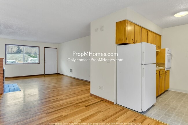 Building Photo - Charming Two Bedroom Unit in Mt Tabor!