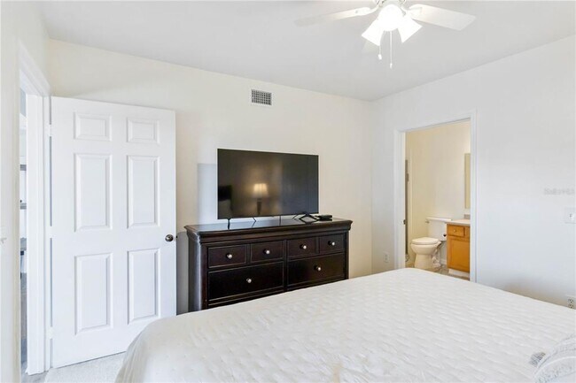 Building Photo - 1050 Villagio Cir