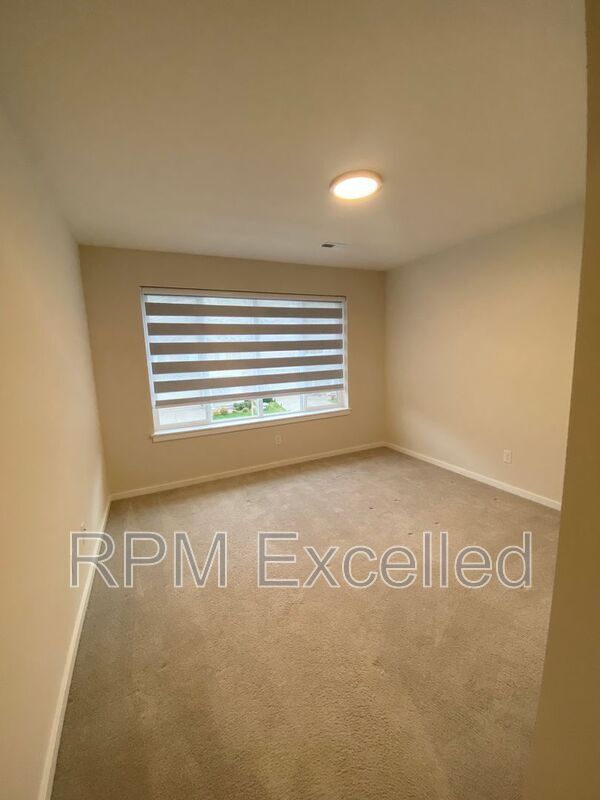 Building Photo - 16208 27th St Ct E