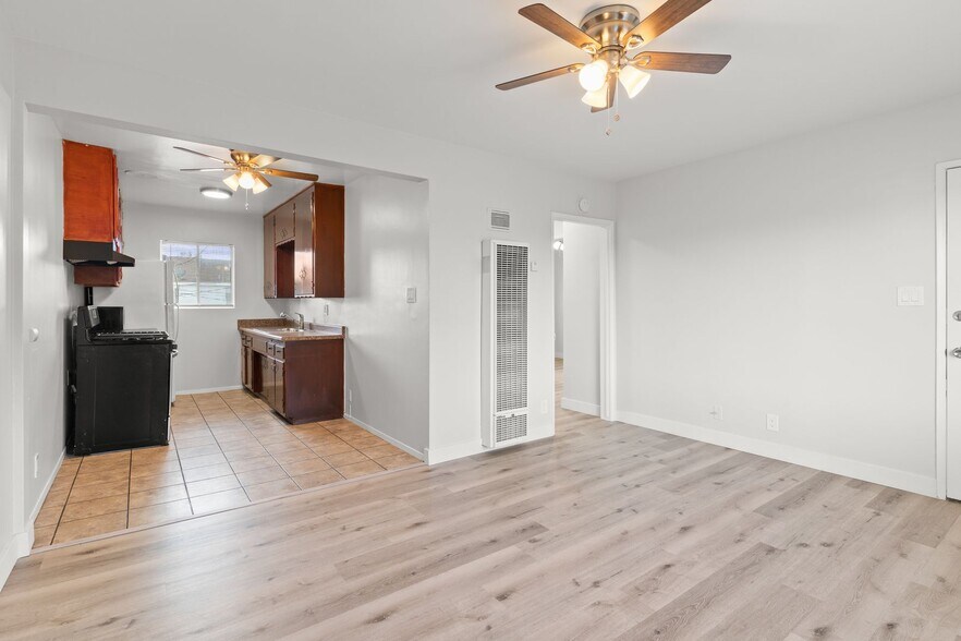 Building Photo - 621 Cerritos Ave