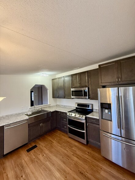 Building Photo - 17 Emmy Ln