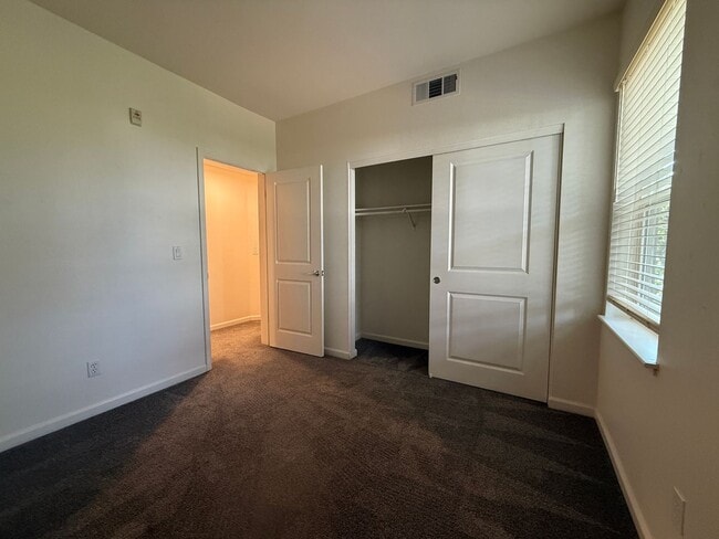 Building Photo - Beautiful Upscale and Modern 2 Bedroom 2 B...