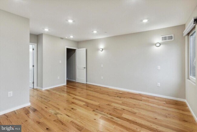 Building Photo - 1515 W Stiles St
