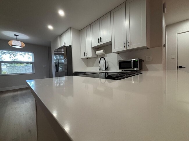 Building Photo - Fully Remodeled 3-Bedroom + Den Home for Rent in St. Petersburg, FL!
