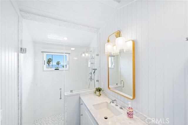 Building Photo - 360 Cliff Dr