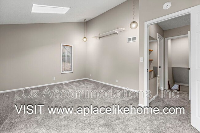 Building Photo - 6535 Melrose Ln