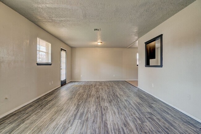Building Photo - 3 Bed 1.5 Bath Norman