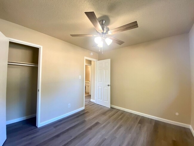 Building Photo - $1,895 Peach & Mckinley, 3 Bedroom - E. Ho...