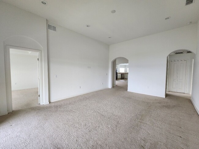 Building Photo - Gorgeous 4-Bedroom Lakefront!!