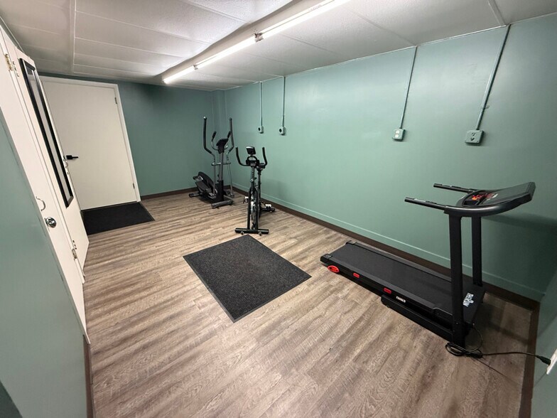 Building Photo - 302 15th St