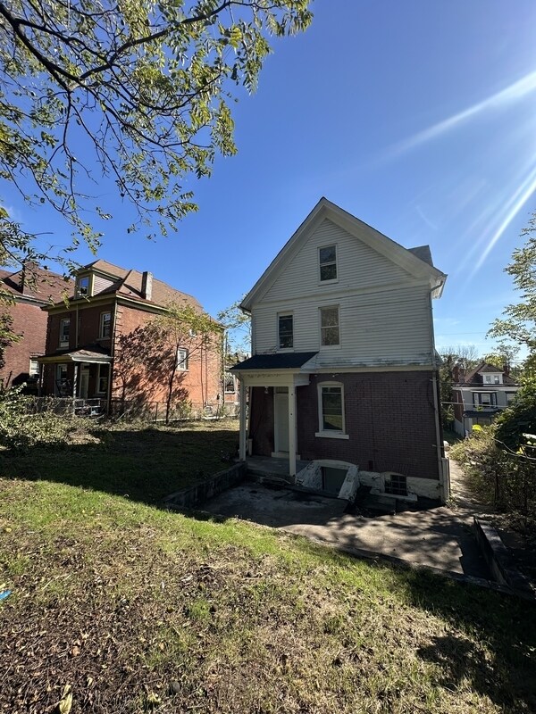 Building Photo - 7211 Lemington Ave