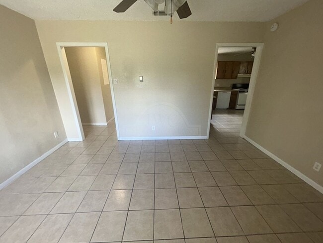 Building Photo - 908 Sutton Dr