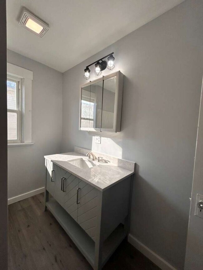 Building Photo - 67 Fairlawn Ave