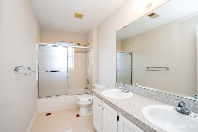 Building Photo - 27 Samantha Dr