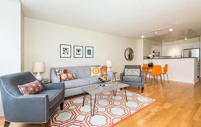 Building Photo - Lovely one bedroom, one bath condo, that has been recently updated with fresh paint.