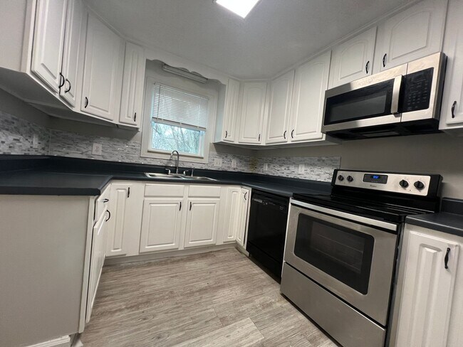 Building Photo - Move-in Ready!