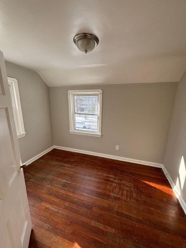 Building Photo - 3057 Livingston Rd