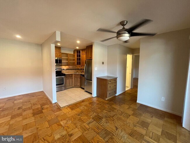 Building Photo - 1508 S George Mason Dr