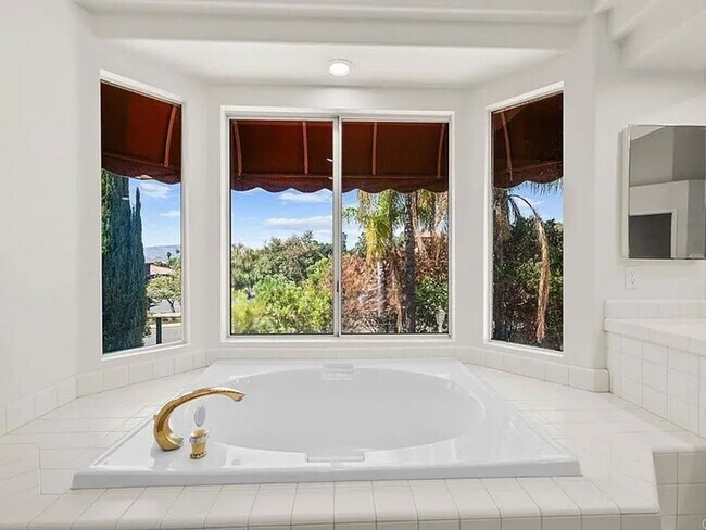 Building Photo - Beautiful Home in Murietta