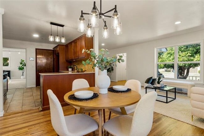 Building Photo - Beautifully Renovated 3-Bed, 2-Bath Home in Midtown Tulsa!