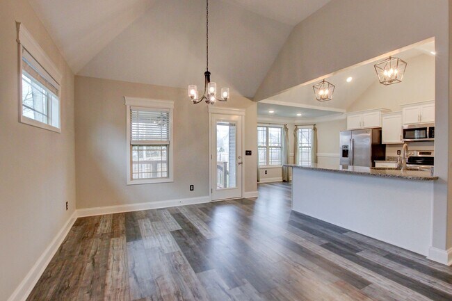 Building Photo - Sharp 3bed 2 ba.  upgrades throughout.