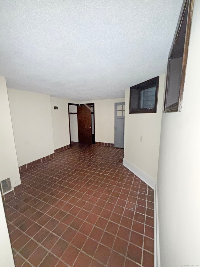 Building Photo - 608 Orange St