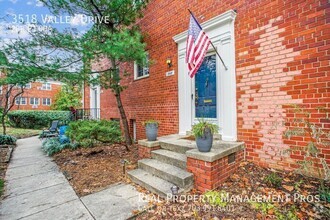 Building Photo - LOCATION LOCATION! Walk to Shirlington!   ...