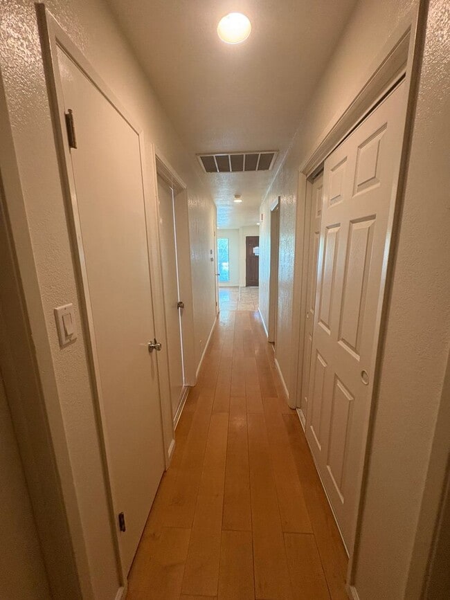 Building Photo - NW Reedley Home Near Shopping Center Rent ...