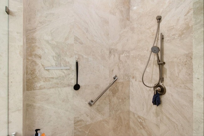 Building Photo - 17662 Cadena Dr