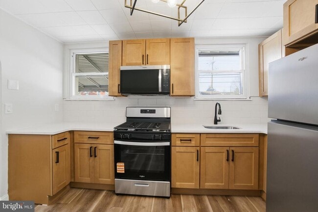 Building Photo - 806 Bordentown Rd