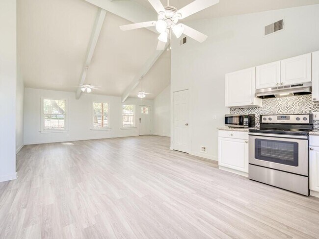 Building Photo - 14806 Longbranch Dr