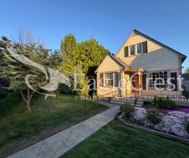 Primary Photo - Charming Two Bedroom House with Bonus Room & Large Fenced Yard