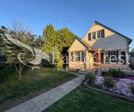 Building Photo - Charming Two Bedroom House with Bonus Room & Large Fenced Yard