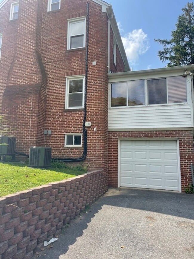 Building Photo - CHARMING BRICK COLONIAL HOME IN ROCKVILLE,...